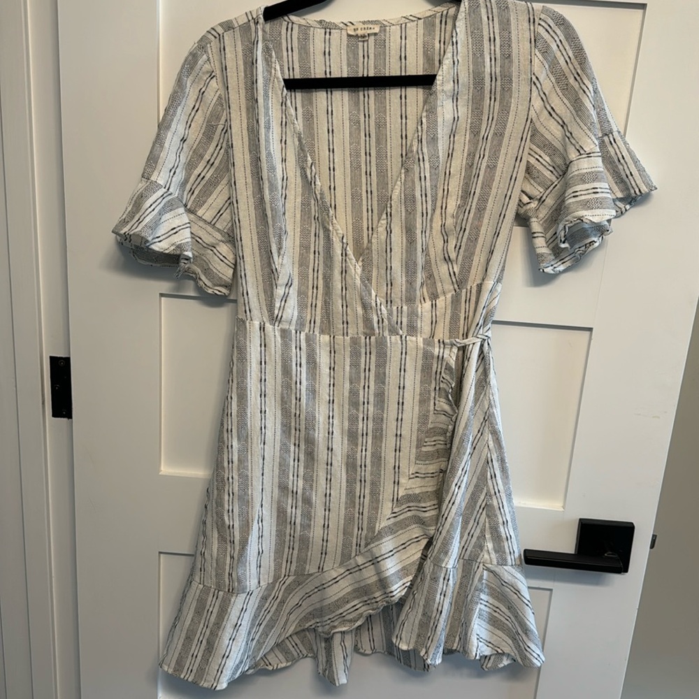 En créme linen dress